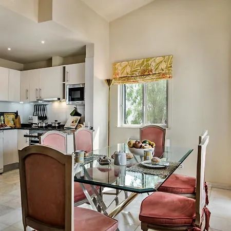 Apartment Mng Elliott81c *